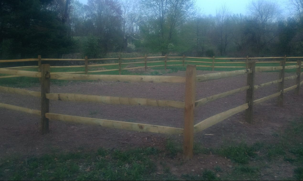 A picture of a split rail fence