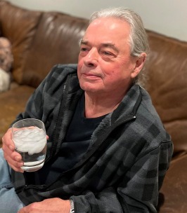 phot of jimmy glemser holding drink